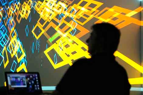 Imagem Jônatas Manzolli estreia na Itália obra para computador e audiovisual interativo